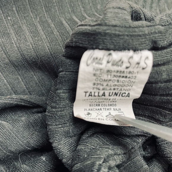 Chic Black Ruched Crop Top - Picture 5 of 8